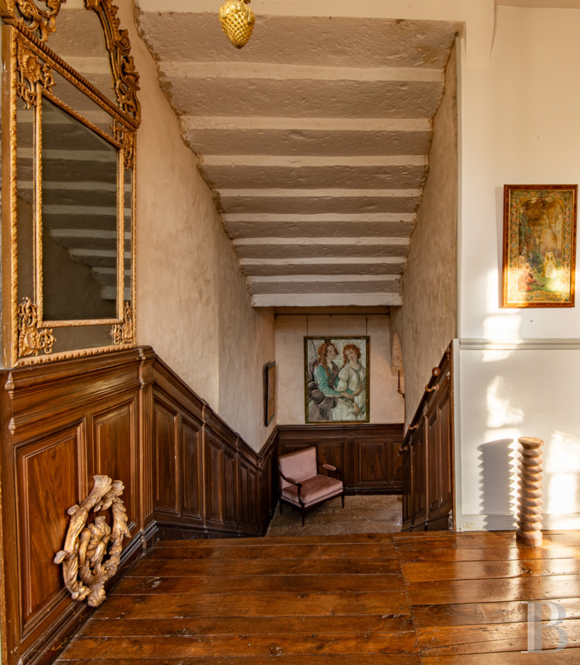 A 15th-century castle overlooking rolling farmland between Poitiers and Angoulême, in the Vienne region. - photo  n°15